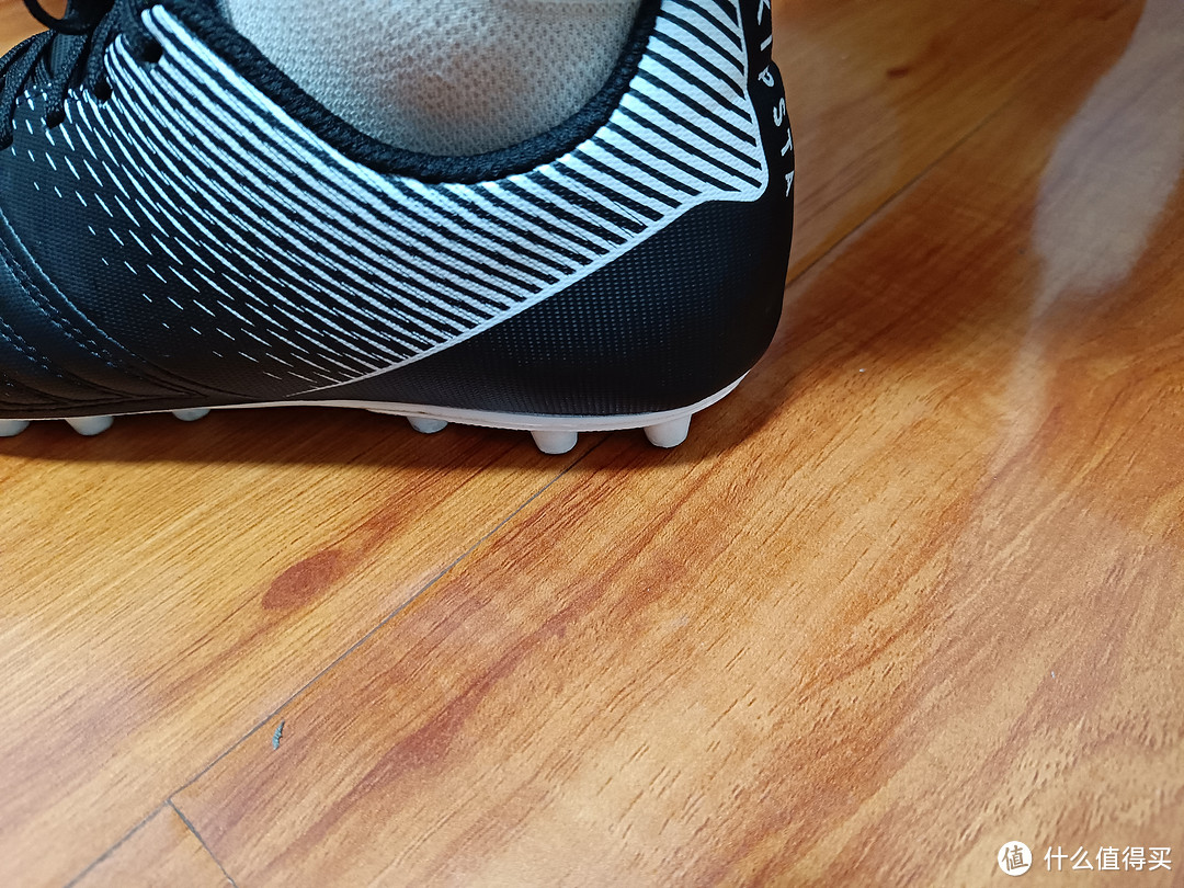 迪卡侬足球鞋多少钱一双,迪卡侬100元跑步鞋