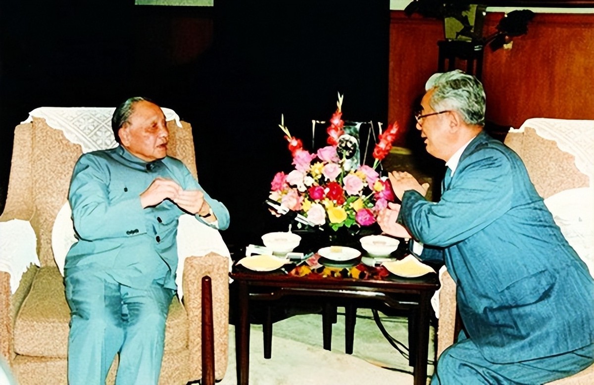 红色资本家荣毅仁:89岁在京逝世,留下4个子女,今独子身价百亿