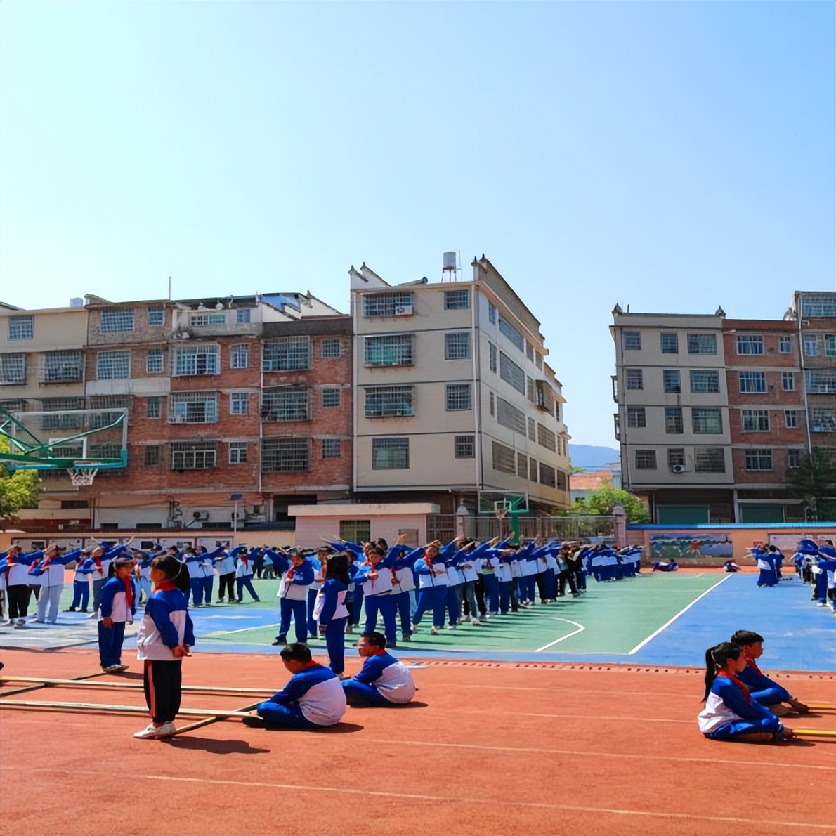 南康赤土民族小学,南康区赤土民族中心小学六年级