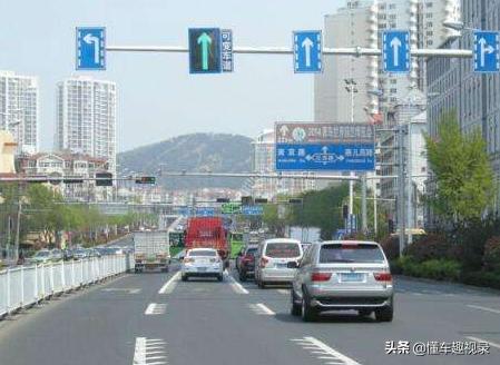开车看到带锯齿的车道一定要小心,开车遇到锯齿车道怎么解决