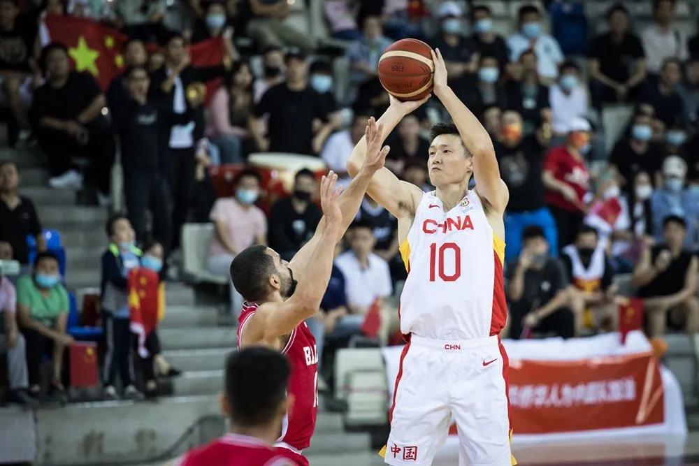 胡明轩和杜锋第一次打cba,中国男篮逆转日本队胡明轩