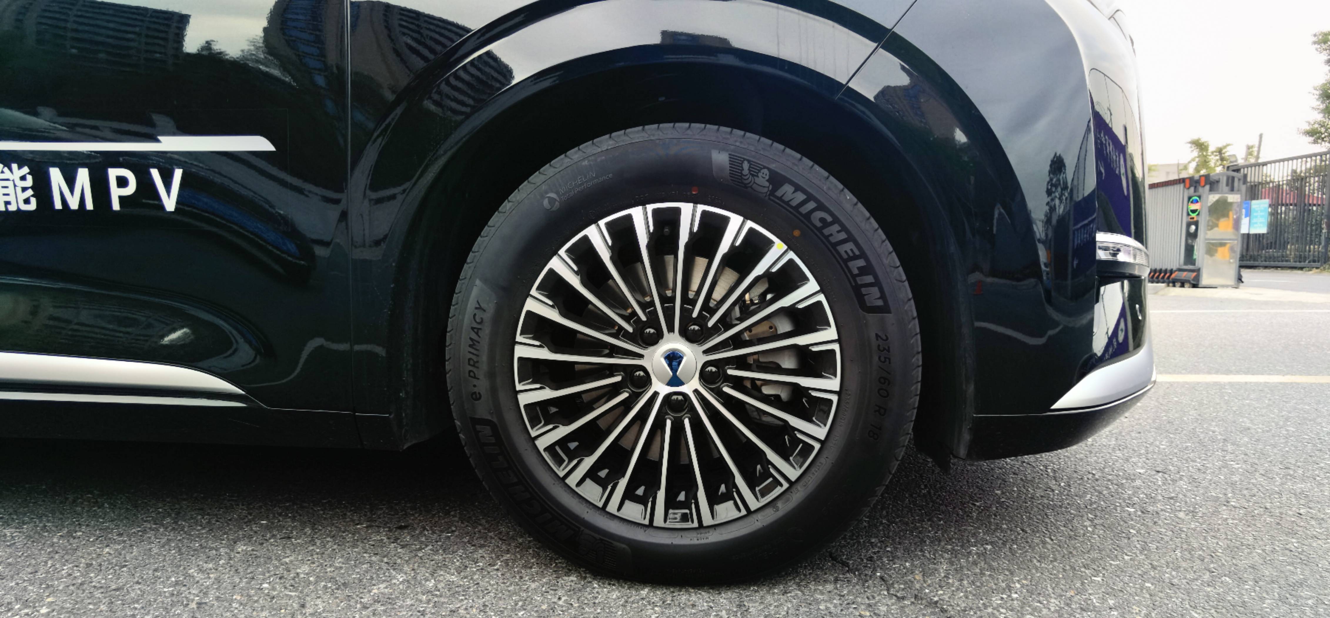 腾势d9最新试驾,腾势d9如何定义豪华全能mpv