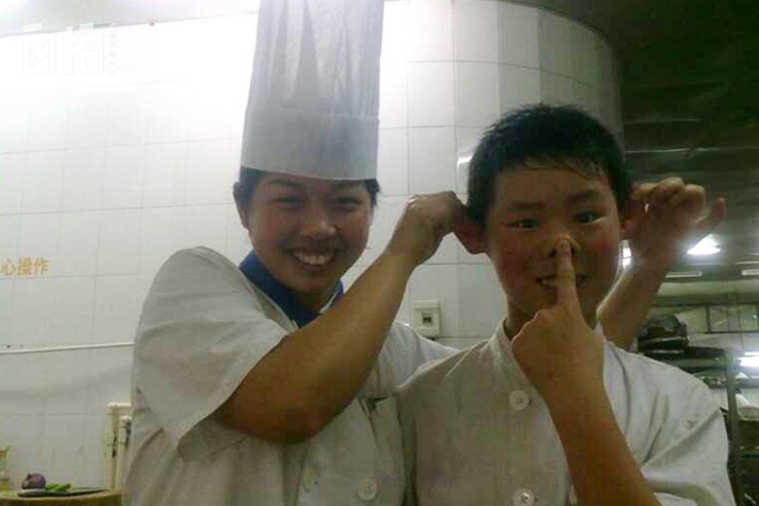 我，15岁厌学当厨师，吃尽生活的苦，大病之后做播音，月收入两万