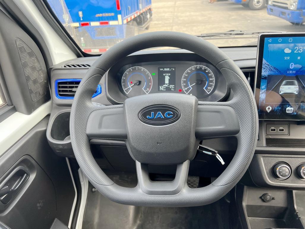 江淮蓝猫m1最高时速,江淮蓝猫m1是微面吗