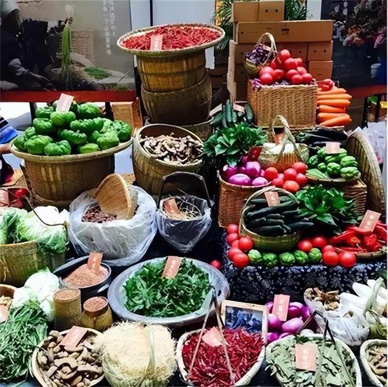 2005年女子美金买菜，菜贩儿子发现端倪，细查牵出东风导弹泄密案