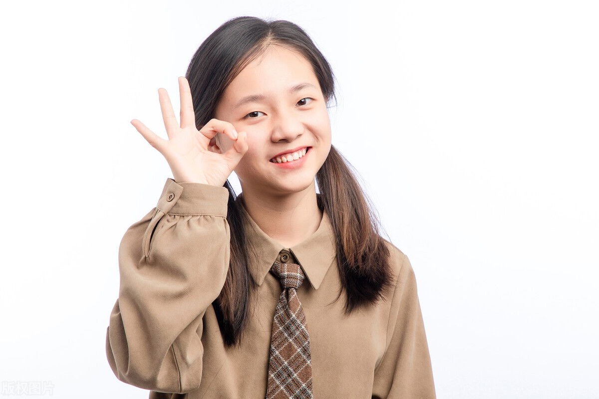 11岁女孩来月经还会长高,11岁女孩来月经正常吗还能长高吗