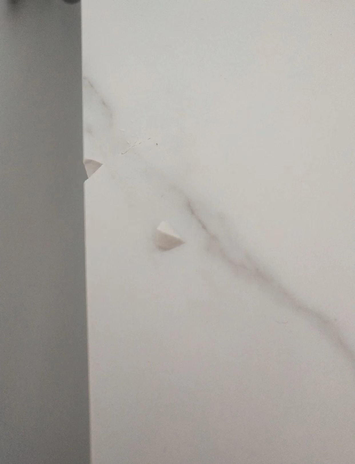 岩板餐桌使用过程中会裂吗,岩板餐桌角裂了