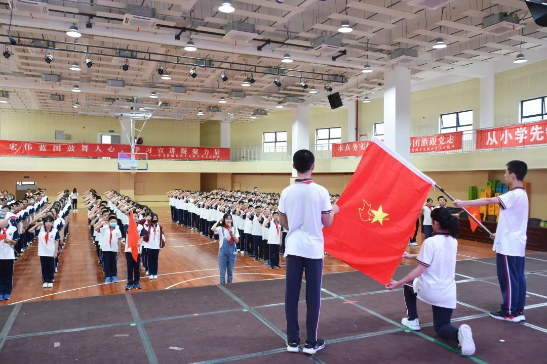 私立学校高薪招聘教师,小学百万年薪招教师