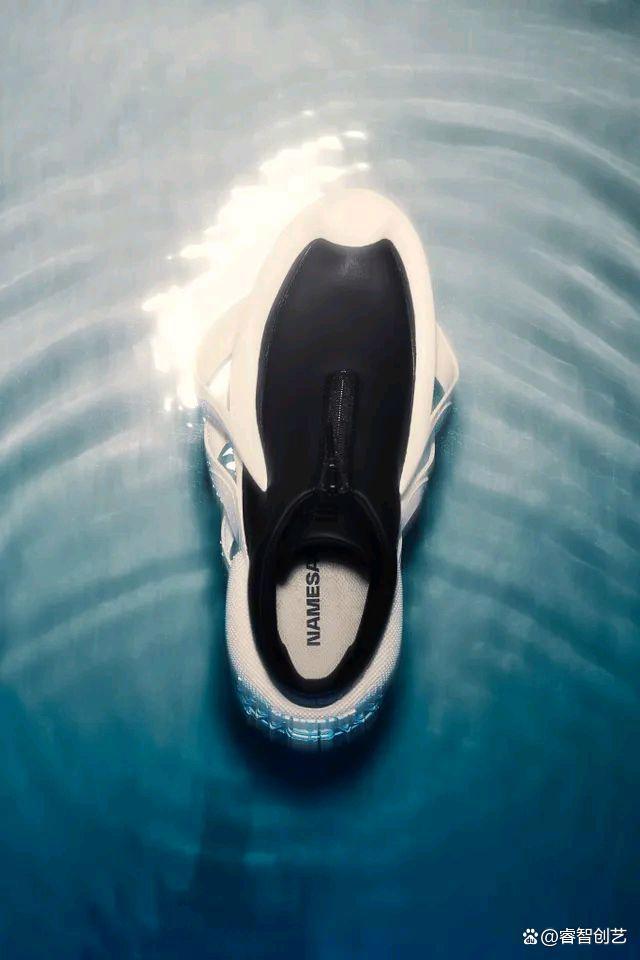 饥饿营销？NAMESAKE首款鞋履，造型前卫与可回收材质，日产三双