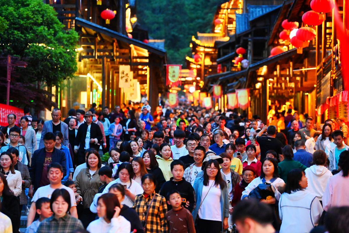 西宁倡议干部邀游客去家里留宿,青海西宁官方回应游客遭导游辱骂