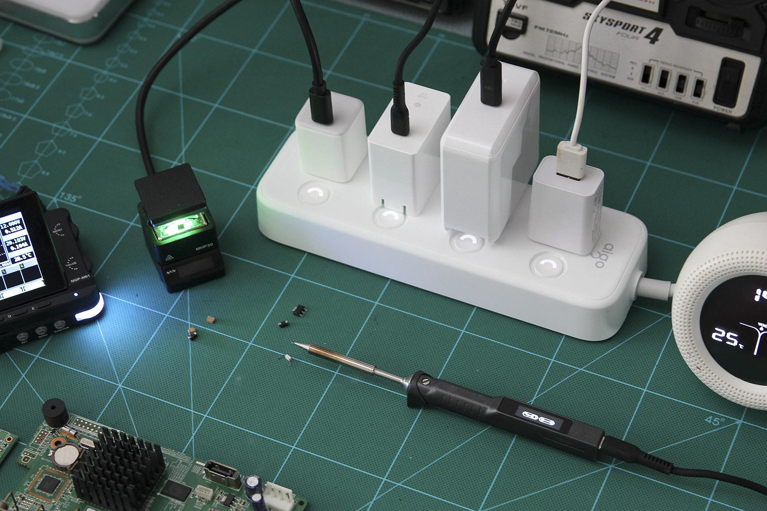 aigo前面板拆解,aigo65w插线板