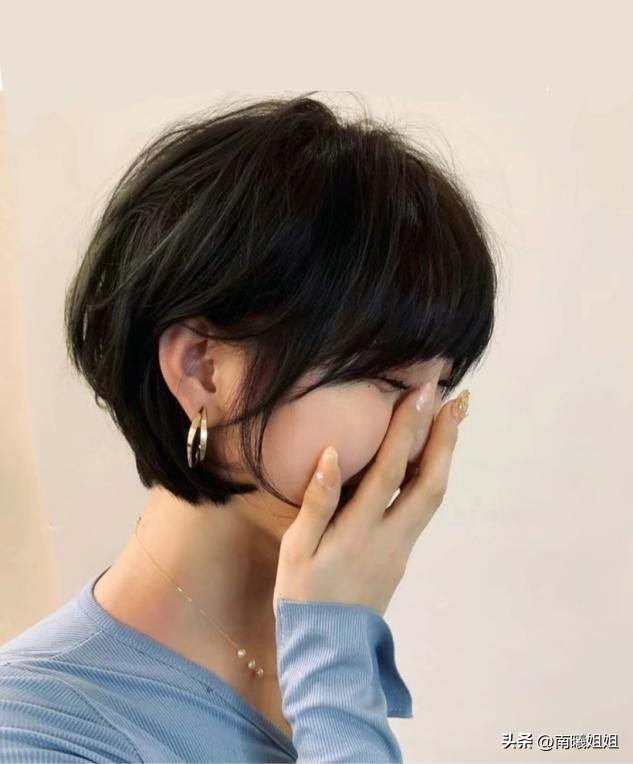 流行齐耳短发烫发型,最流行的齐耳短发烫发