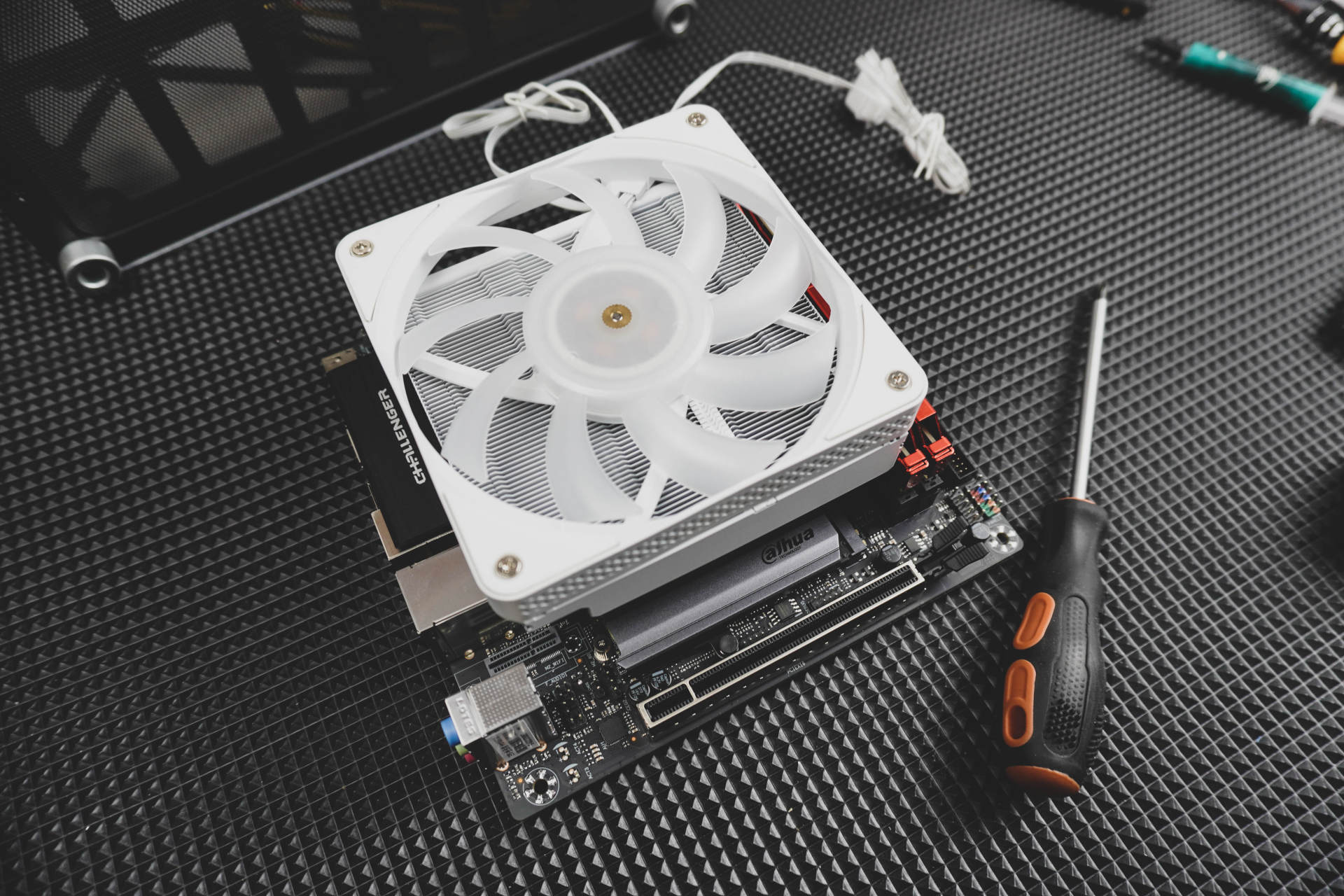 机箱空间太小了咋办,主机机箱太大了怎么改小