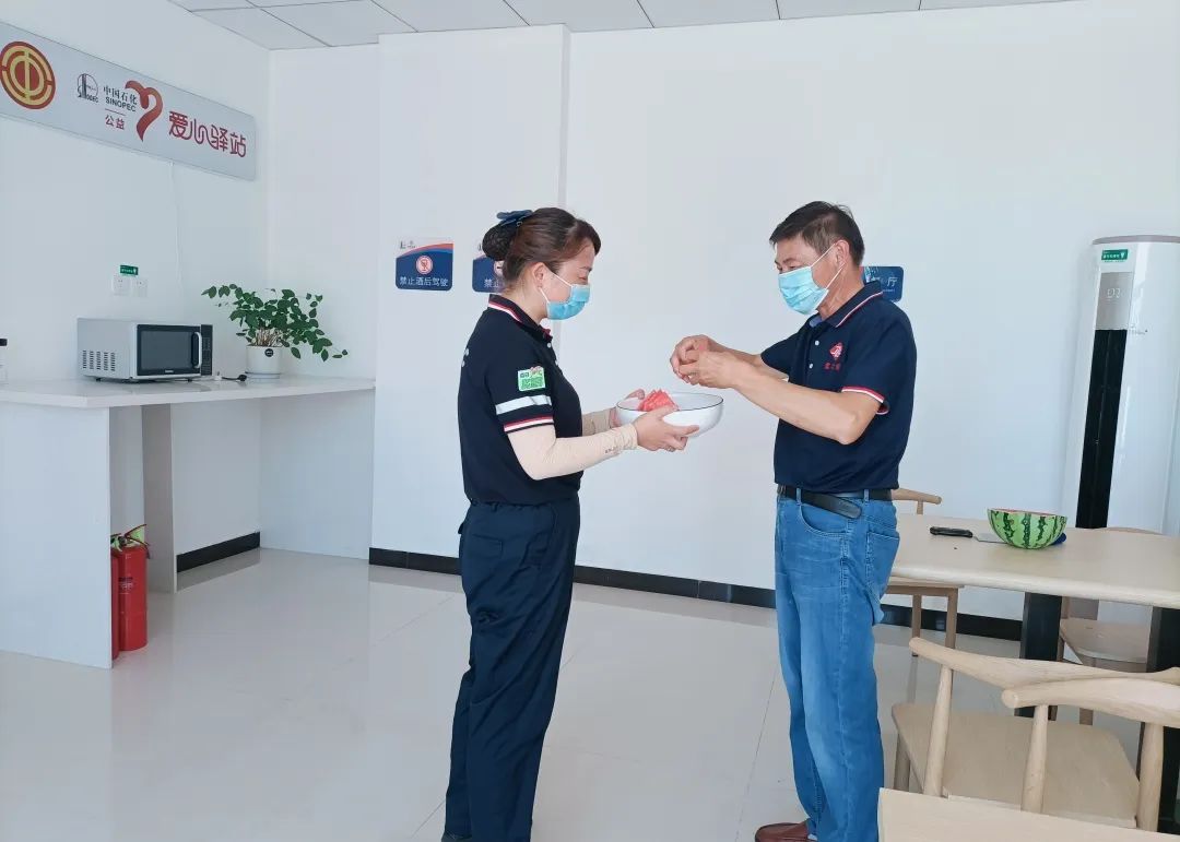 高温天,中国石化“爱心驿站”欢迎您来清凉一“夏”