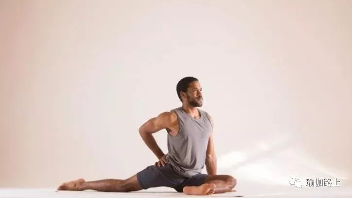瑜伽鸽子式坐不稳怎么练习,髋部瑜伽热身动作