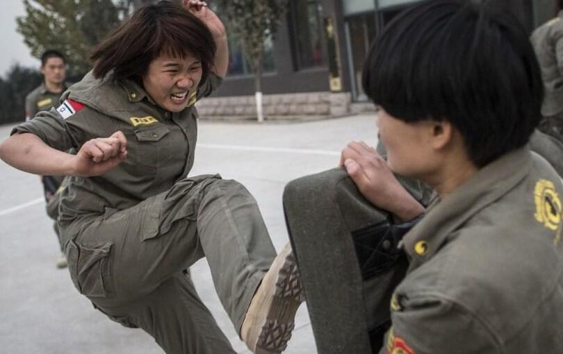 她是“北京小姐”的季军，保护过13位国家元首夫人