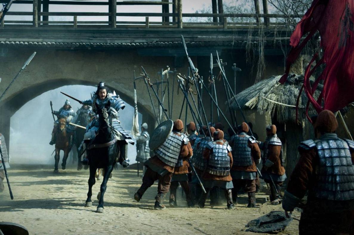 项羽抛弃十万大军带800人突围,项羽原本在垓下怎么又跑到乌江边