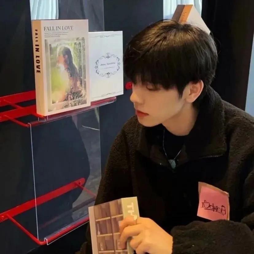 男生头像阳光简单干净,男生头像冷酷帅气