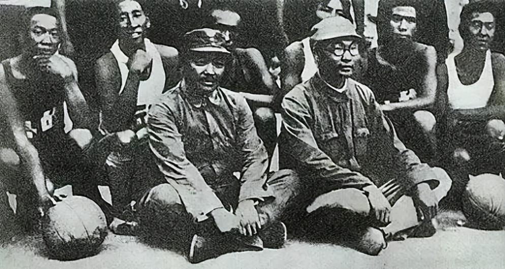 1964年贺龙整治国足，仅用一招，让国足踢到了亚洲第一