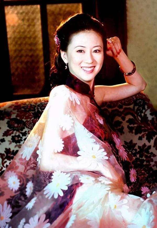 中国第一“裸模”汤加丽：走红后丈夫提出离婚，父亲骂她丢脸！