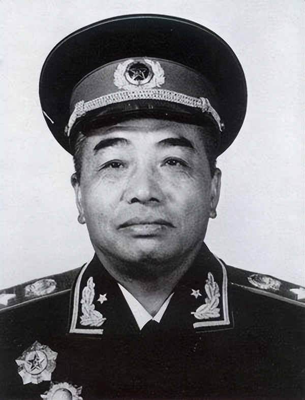 邓华缴获5箱白金龙香烟，仅分毛*东泽**1支，主席笑言：真是财不露白