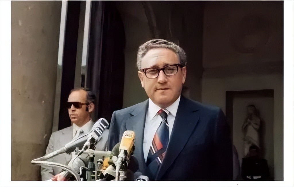 全民*夫情**、美国功勋、总统心腹，基辛格怎么就成了*国卖**贼？