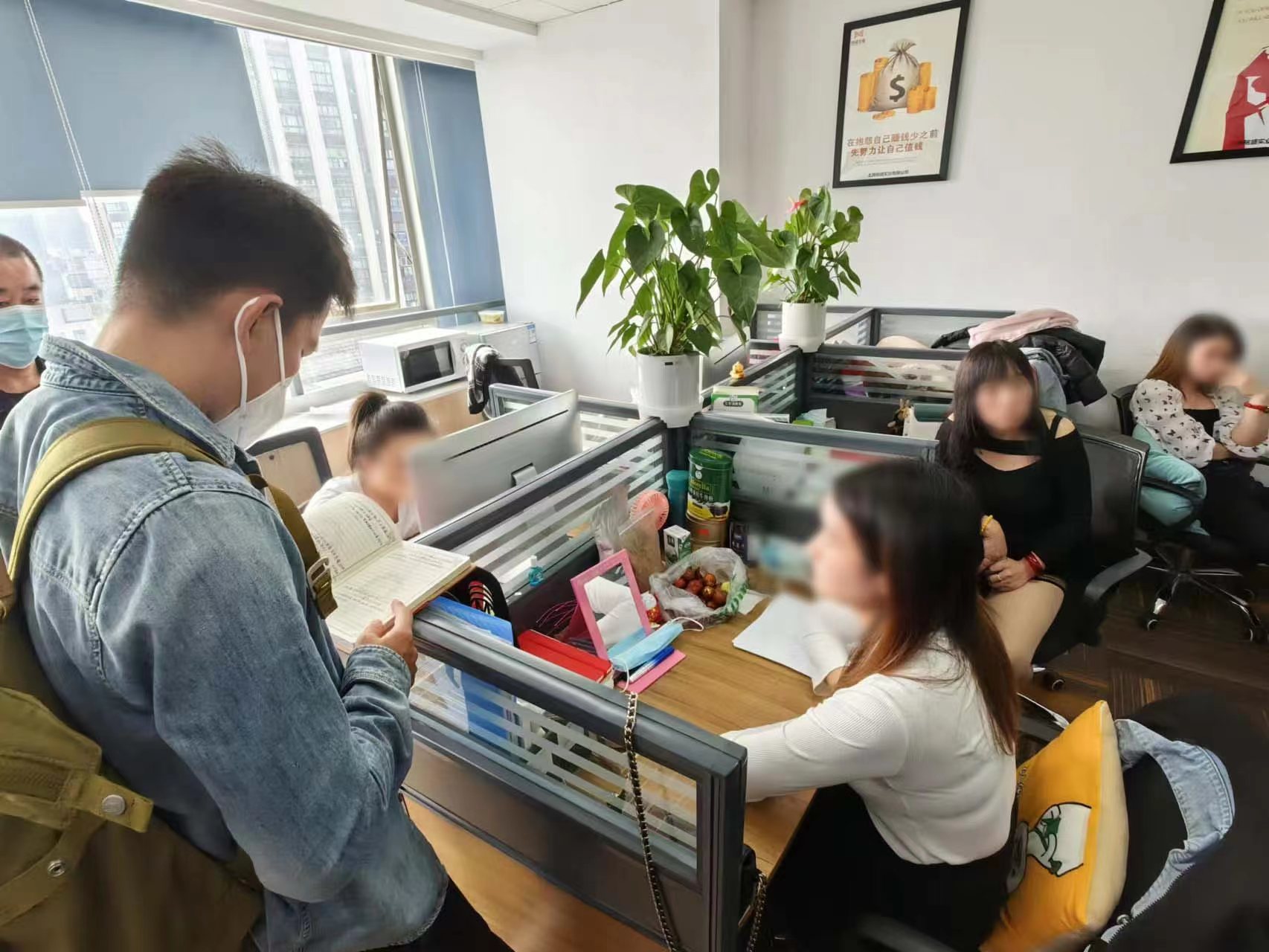 卖三无产品伟哥获利30元怎么判,推销三无保健品警方打掉诈骗团伙