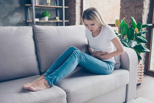 月经突然量少颜色黑褐色怎么调理,月经量少颜色黑褐色时间长怎么办