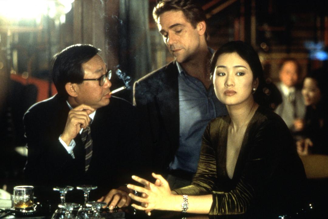 摘皇家*徽警**，无误差手表，放5次烟花，8部细节拉满的回归题材电影