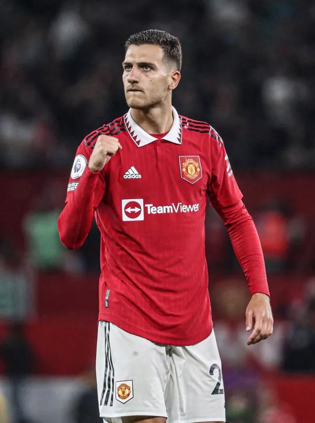 目前足坛最强右边后卫前十名,2023足坛后卫身价排行