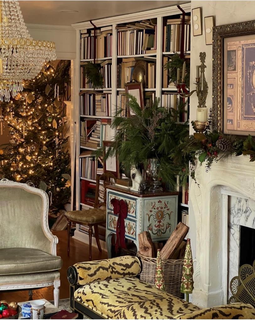 30岁女主装扮的美国住宅，花哨又闪亮，复古极繁主义也别具魅力