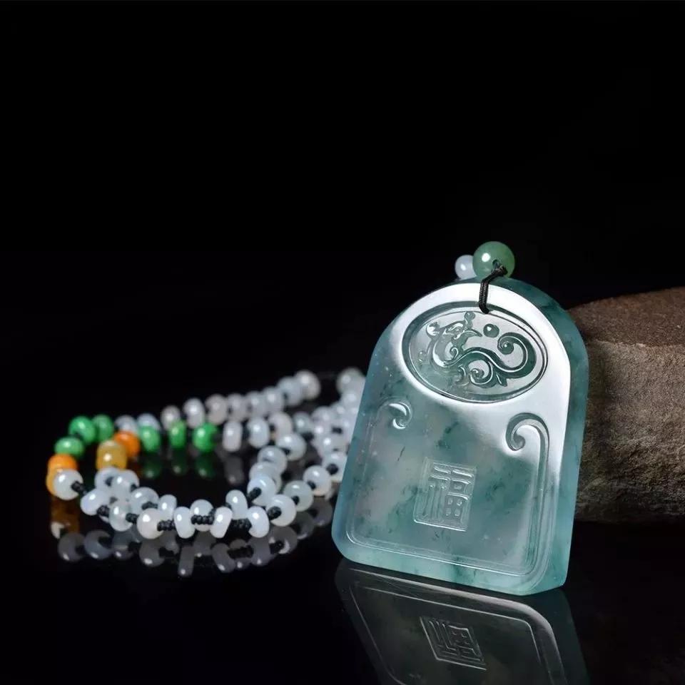 玩翡翠是玩什么,玩翡翠原石应该注意什么