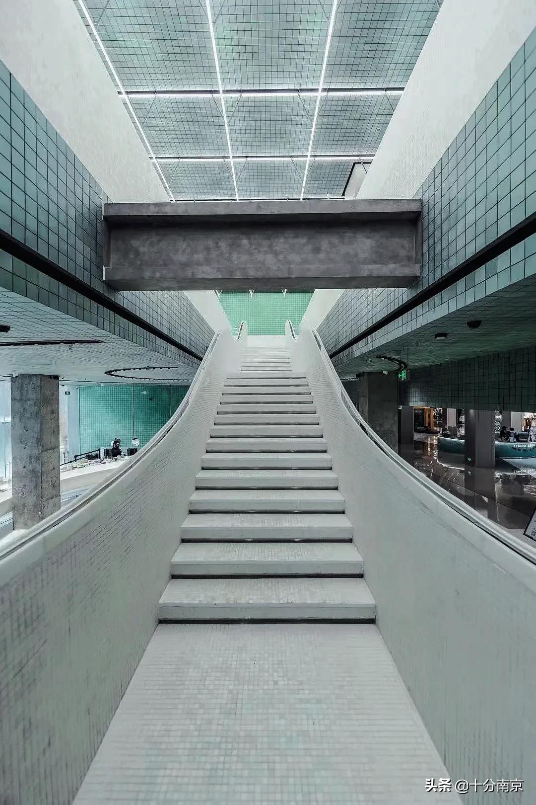 南京有哪些美妆集合店,极光美妆集合店