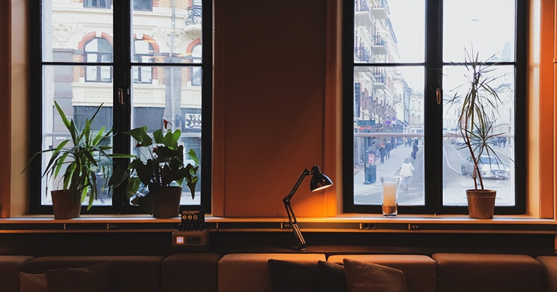 丈夫半夜偷听妻子接电话,故事老公总是夜不归宿