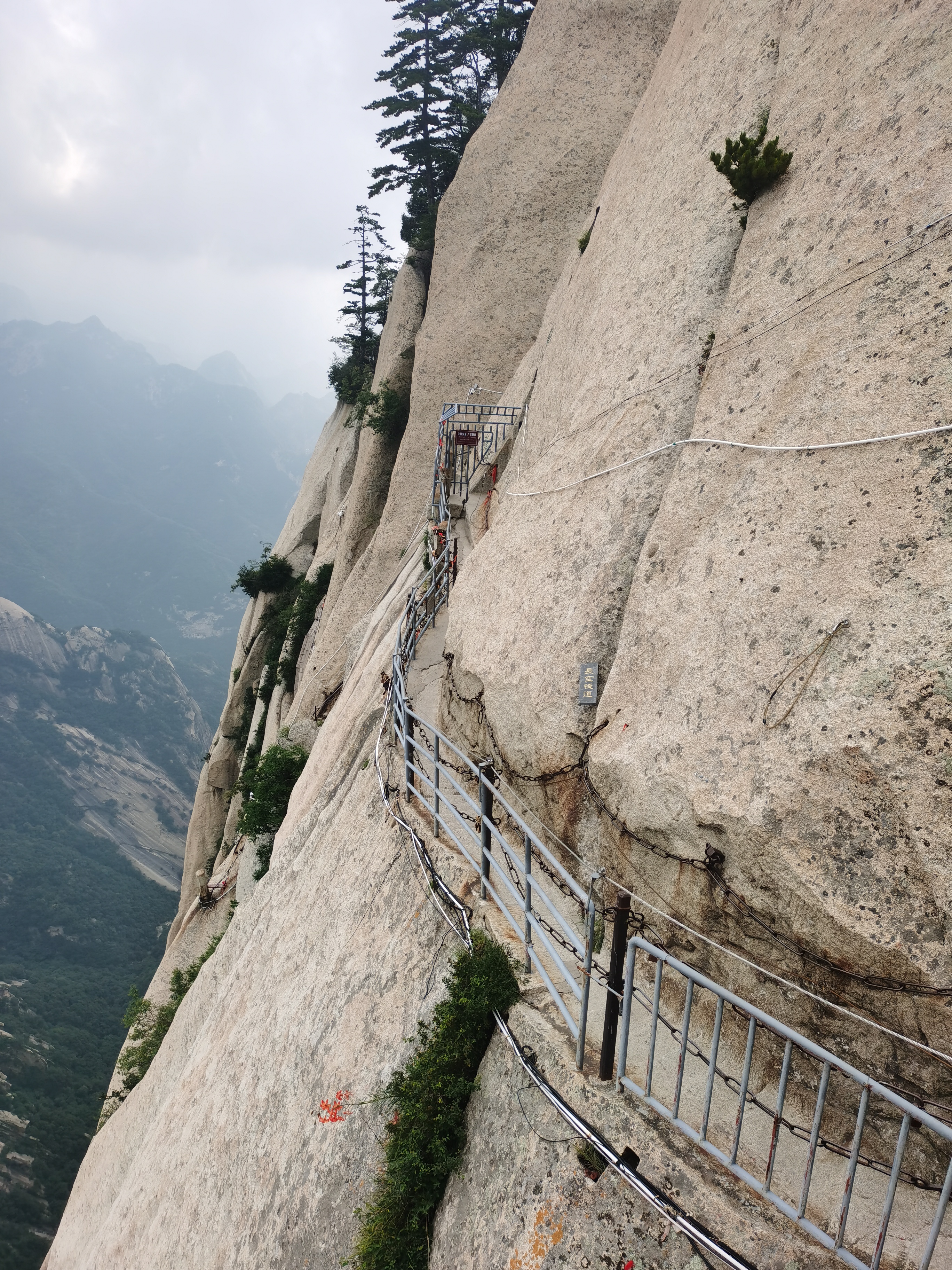 徒步华山悲惨场景,徒步华山要过哪些景观