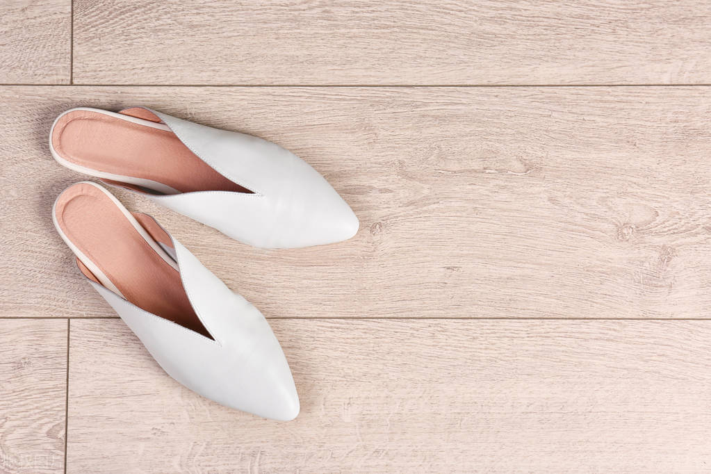 鞋子买小了挤脚怎么办板鞋,鞋子买小了挤脚最快的解决办法