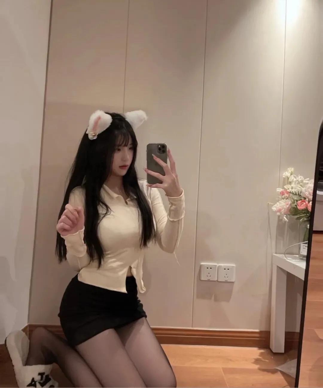 美女这*袜丝**有点紧啊