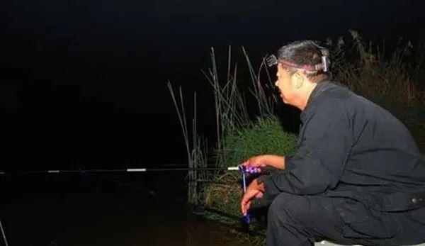 村民夜钓疑被当成野猪,江西夜钓被当野猪打