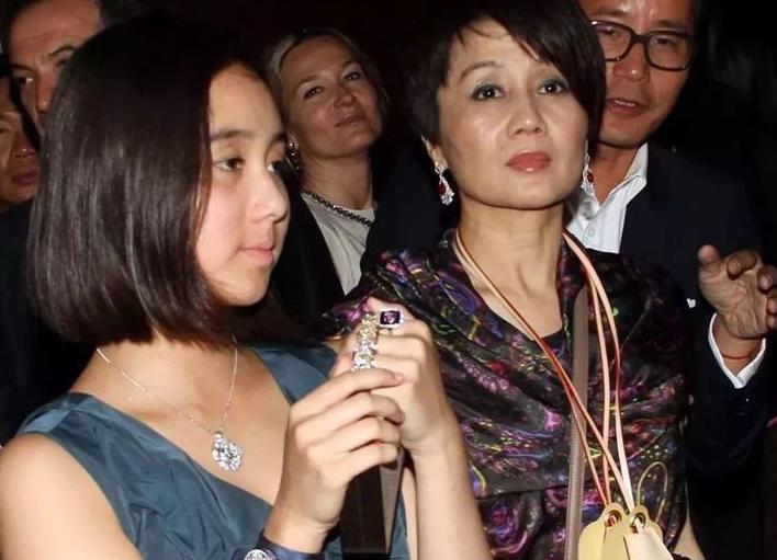 赌王四太三太翡翠项链对比,赌王三太翡翠项链