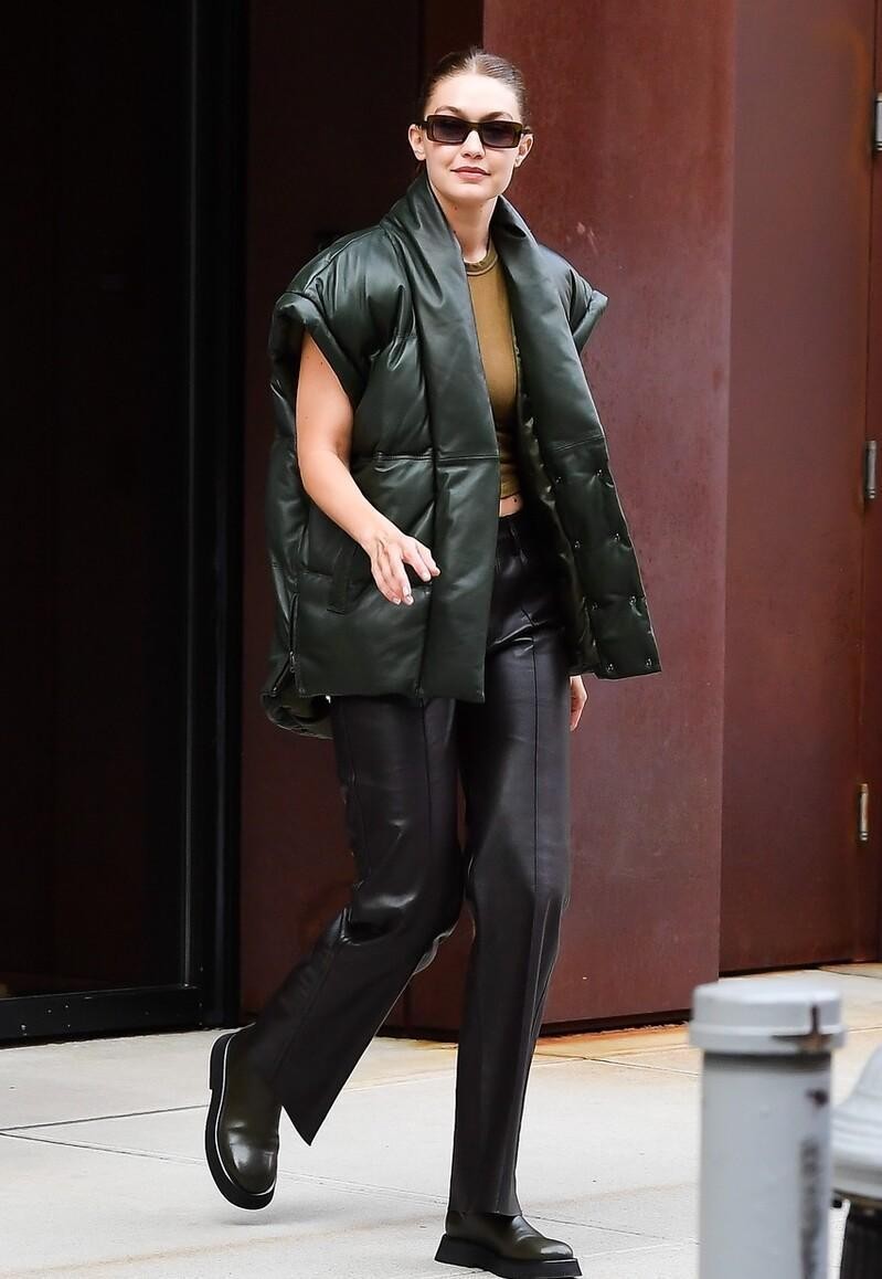 年轻人适合穿什么样皮质羽绒服,羽绒服穿上很有气质