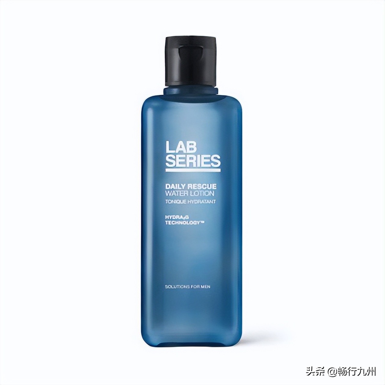 为爱人挑选心仪的礼物,用心挑选礼物的男人