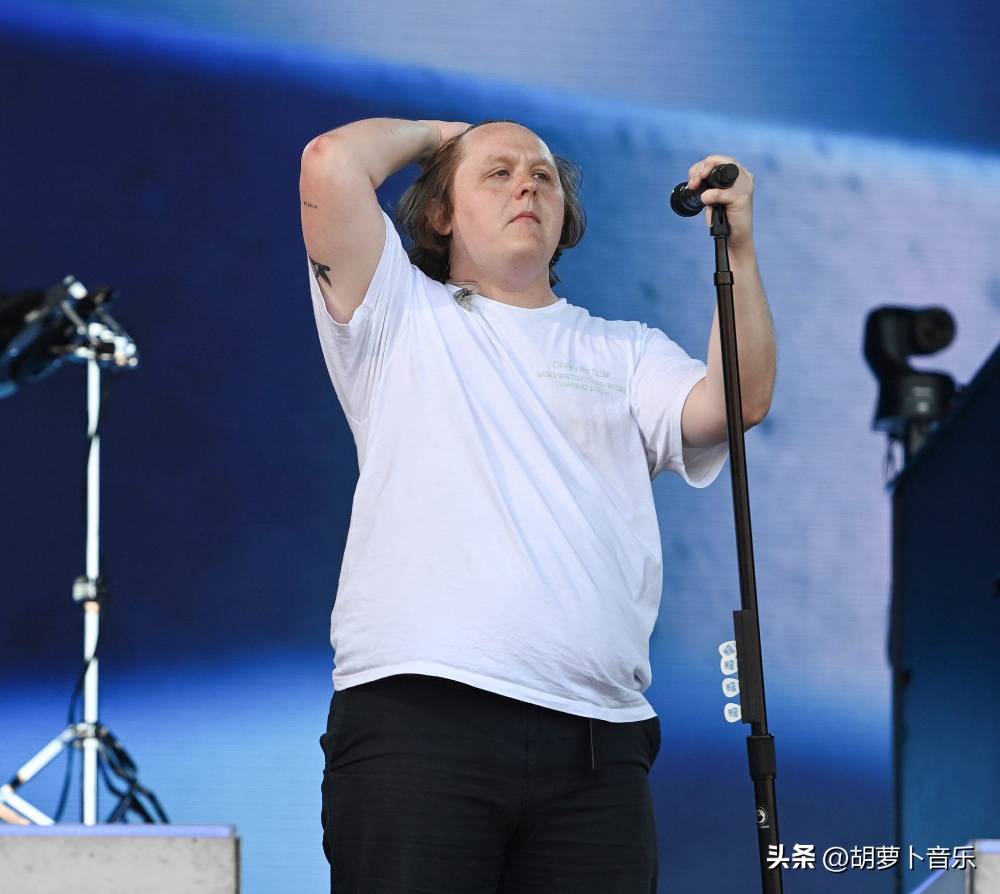 今日欧美圈：OliviaRodrigo宣布新专，Pink舞台遇真·骨灰级粉丝