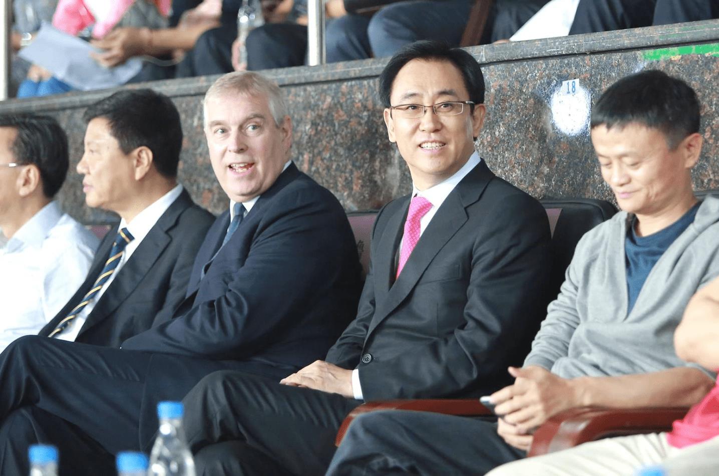 许家印之前的1年的薪资是多少,许家印年薪25万为啥分红