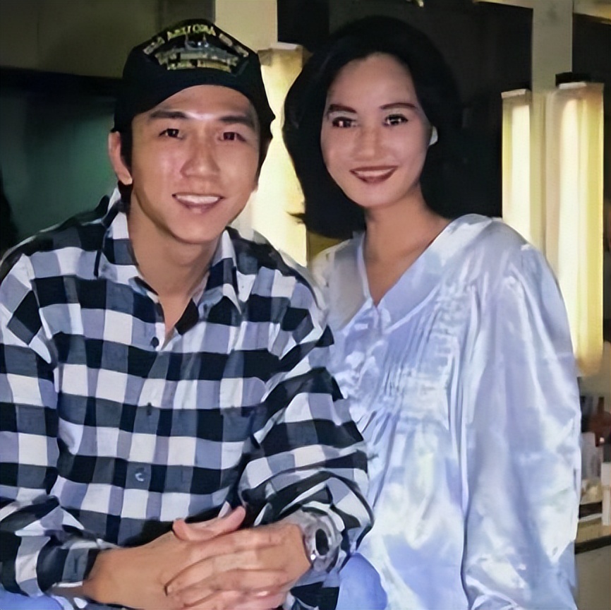 过气老戏骨窘况：农村走穴、直播捞金、情史混乱，晚节还值钱吗？