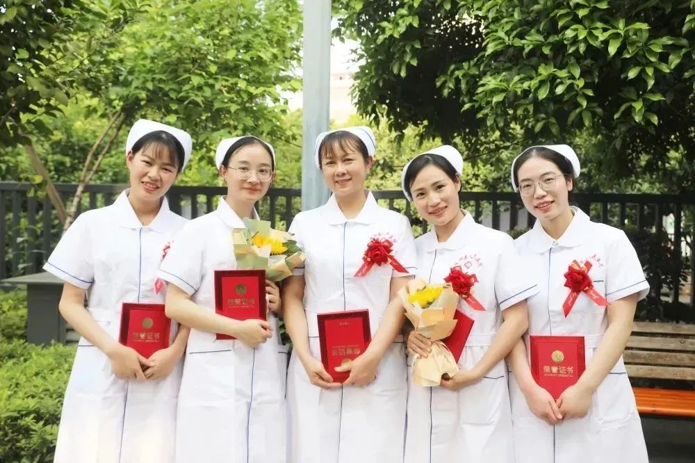 发展护士队伍改善护理服务的感悟,发展护士队伍改善护理服务1500字