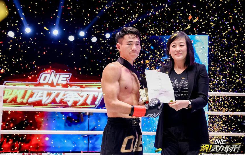 《飒!*力武**拳开》百万决战结果出炉:两位中国小将加冕总冠军