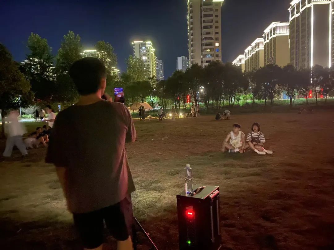 别数媒学不下去就认栽，看我，去交互啊