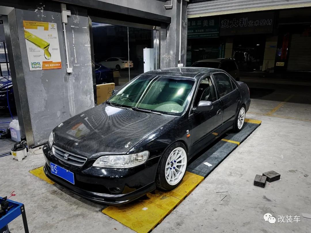 99年小伙的竞技风雅阁,被“美式截停”后也阻挡不了他继续玩车