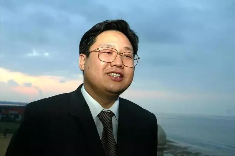 *明徐**:28岁成亿万富豪,44岁病死狱中,明星妻子为他守节