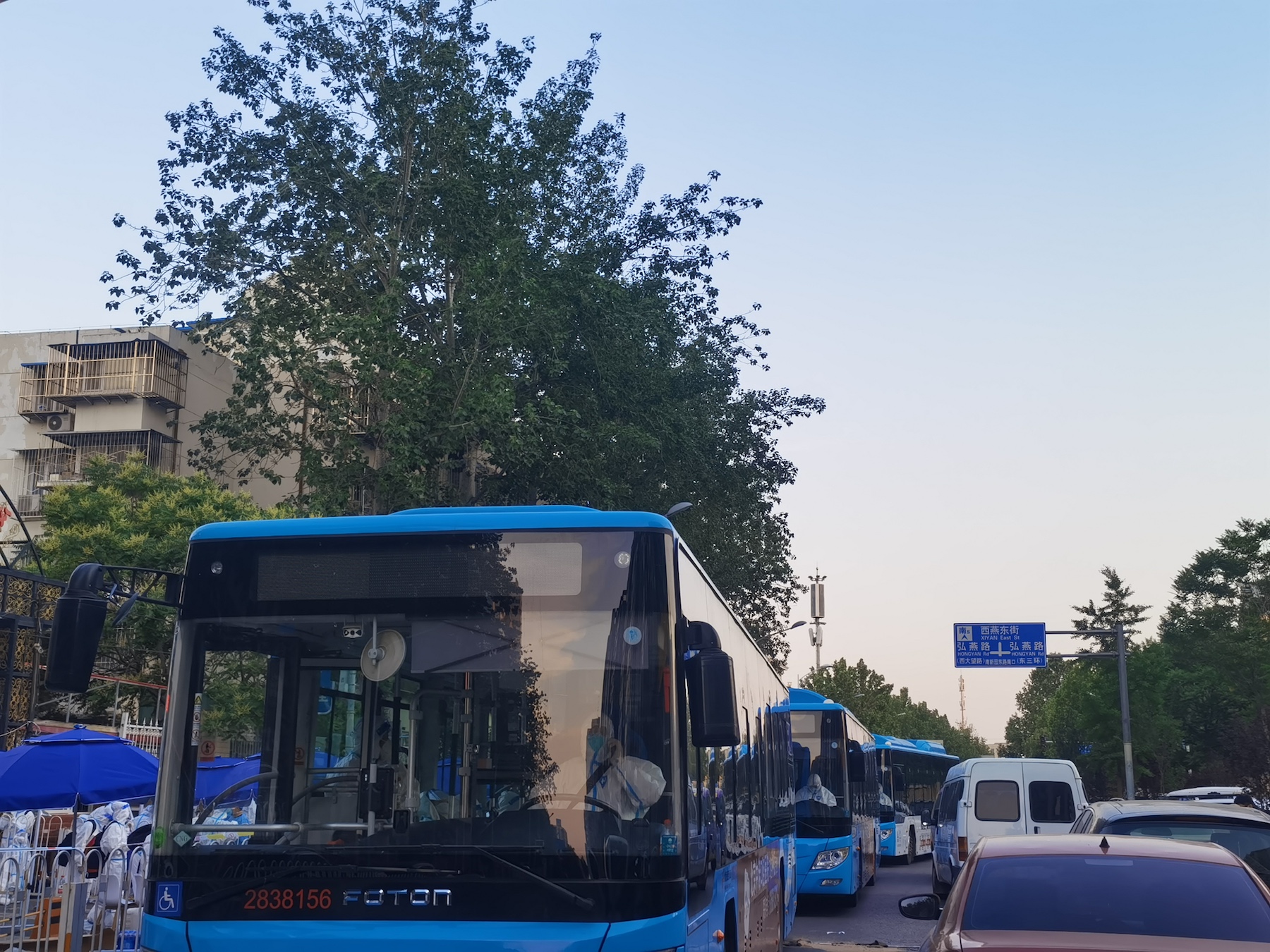 北京朝阳南新园近5000居民集中转运隔离,记者探访